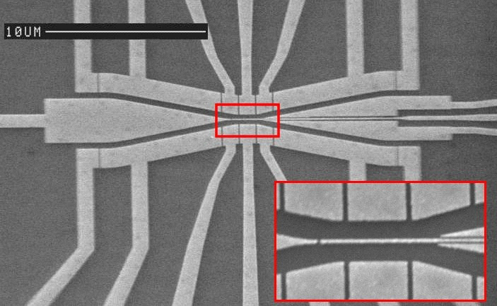 Scanning electron micrograph of two channels with a tunnel barrier between them